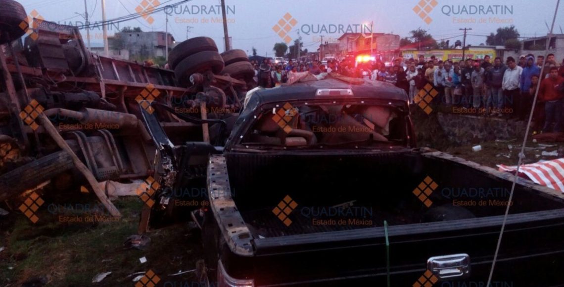 Choque entre torton y camioneta deja tres muertos en el Estado de México - whatsapp-image-2018-05-07-at-234024-1140x580