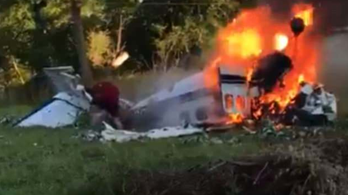 #Video Joven escapa de avión en llamas #Video Joven escapa de avión en llamas