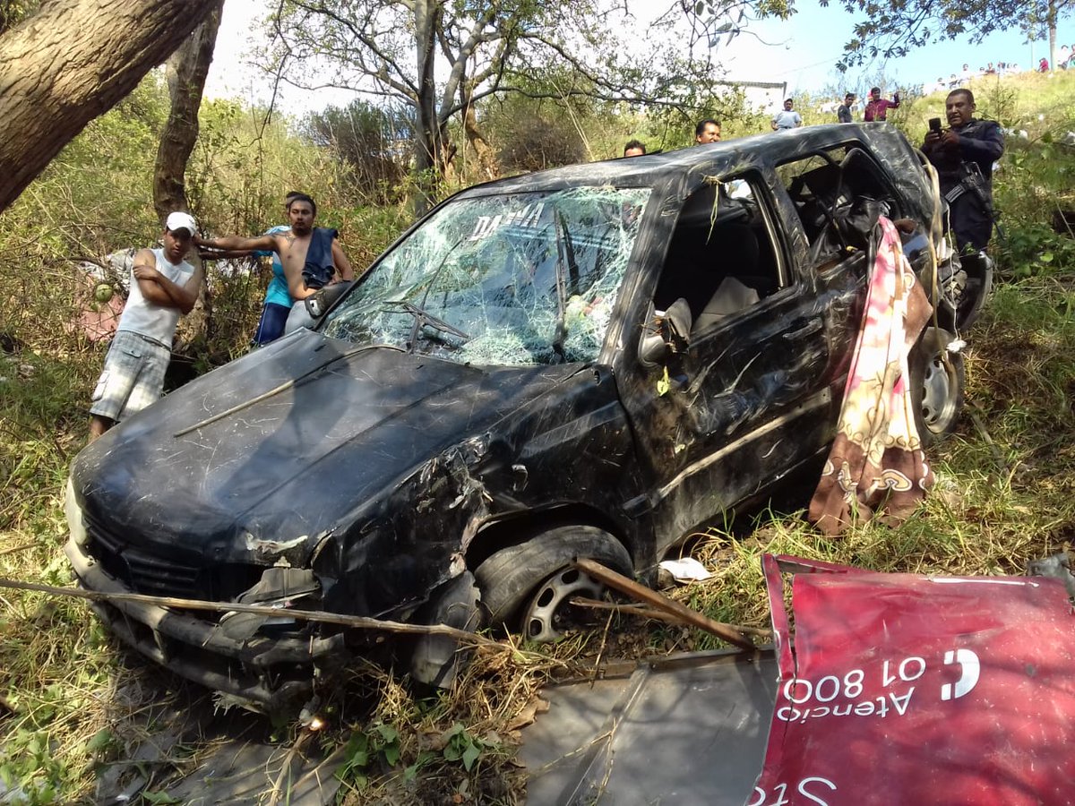 #VIDEO Auto cae a barranco en la Autopista Chamapa-Lechería - accidente-golf-chamapa-lecheria-3