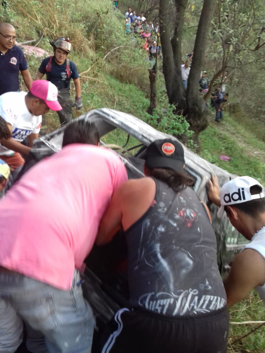 #VIDEO Auto cae a barranco en la Autopista Chamapa-Lechería - accidente-golf-chamapa-lecheria-4