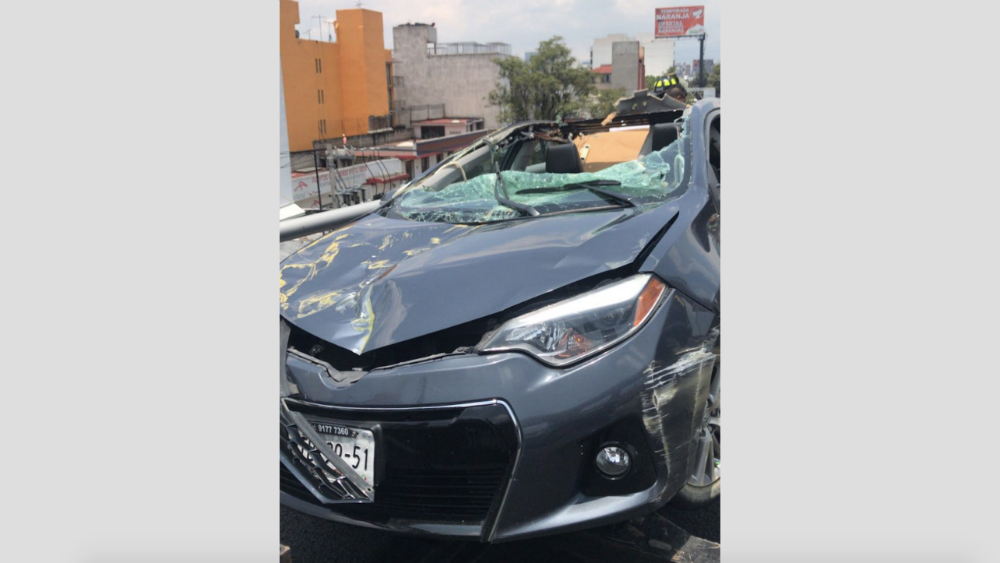 Segundo piso de Periférico detenido por accidente