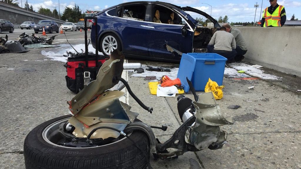 Tesla que se accidentó en California aceleró antes del impacto - accidente-tesla-x-california-2