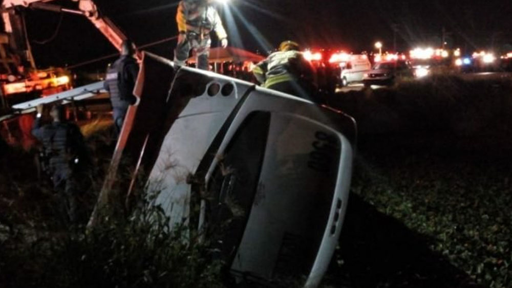 Volcadura de camión deja siete muertos y 28 heridos en Jalisco