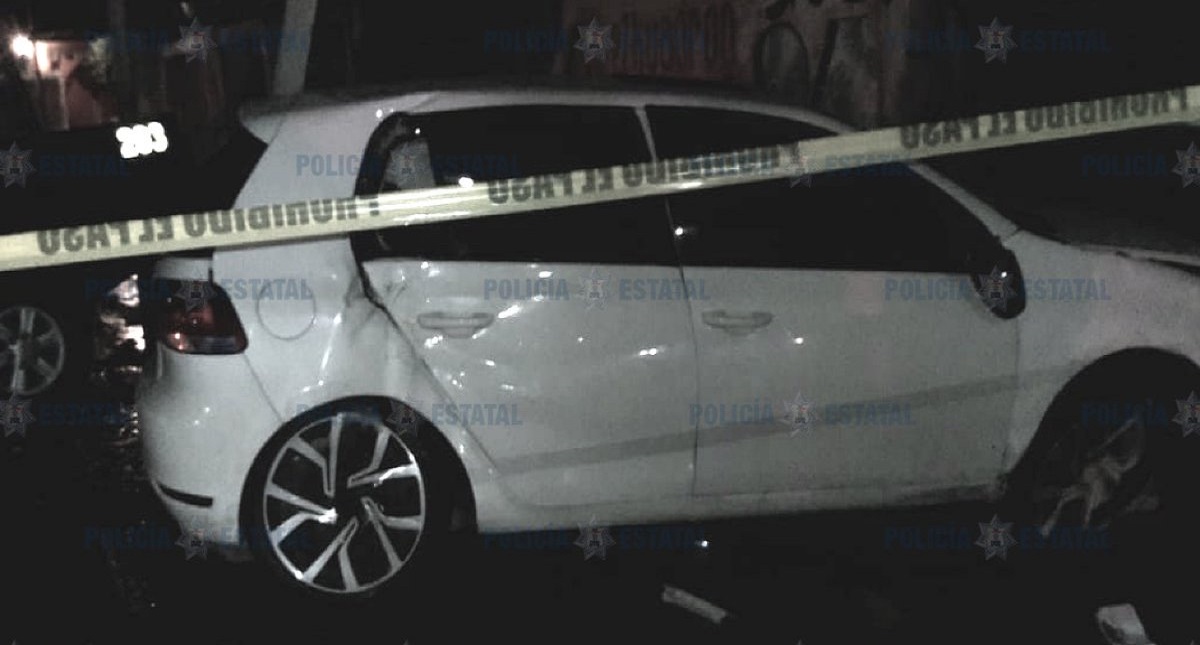 Adolescentes chocan auto que acababan de robar contra patrulla