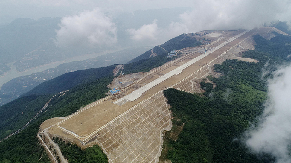 #Video Aplanan montaña en China para construir aeropuerto