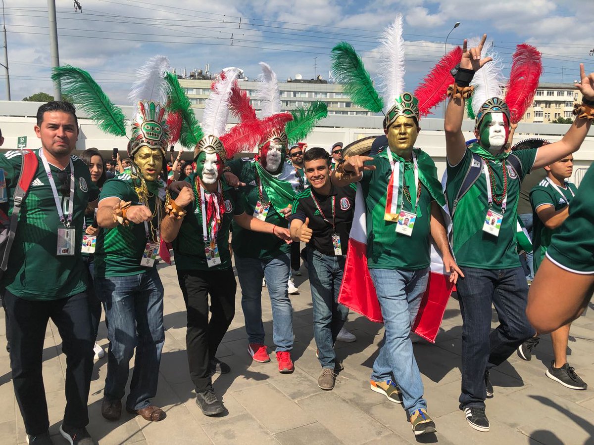 Afición mexicana arriba a Moscú para apoyar a la selección - aficionados-mexicanos-rusia