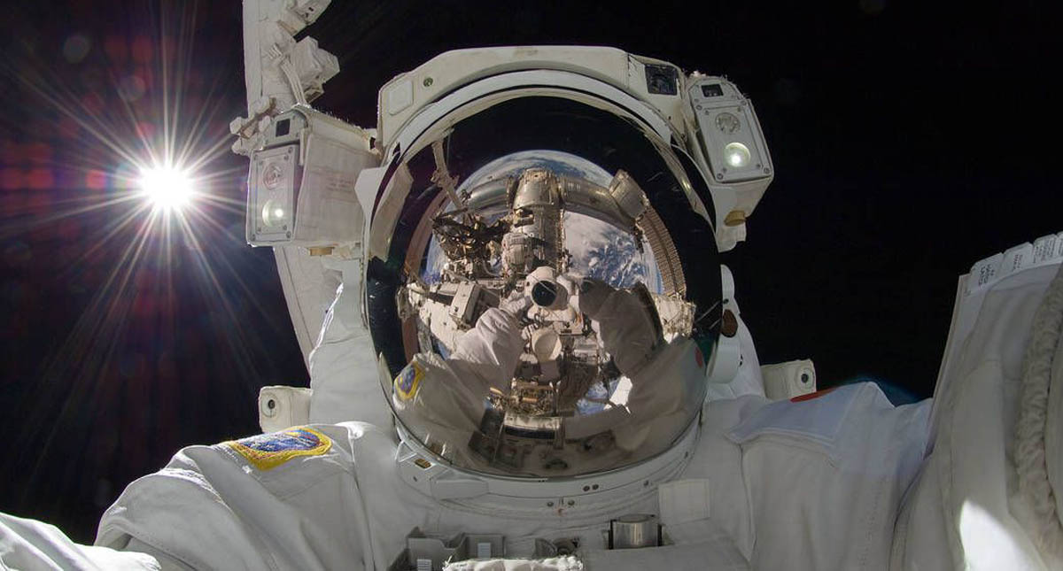Top 8 de las mejores selfies de los astronautas - akihiko-hoshide