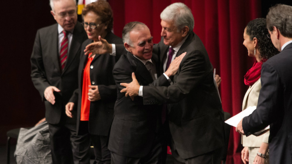 Revela AMLO que Alfonso Romo será jefe de la Oficina de Presidencia