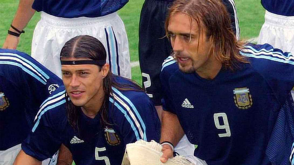 Inexplicable que Almeyda salga de Chivas: Batistuta