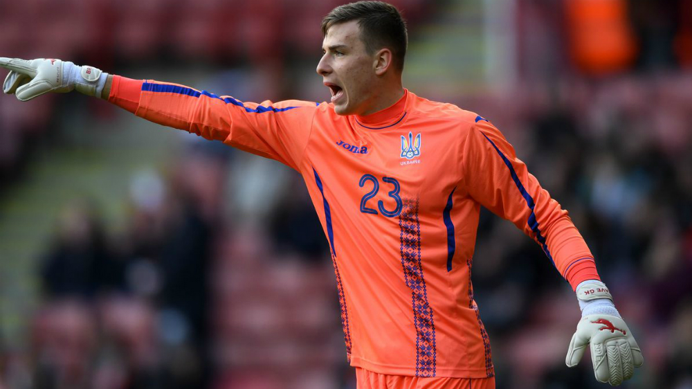Real Madrid contrata a portero Andriy Lunin