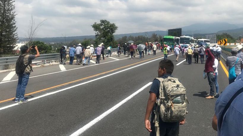 Campesinos bloquean Paso Exprés