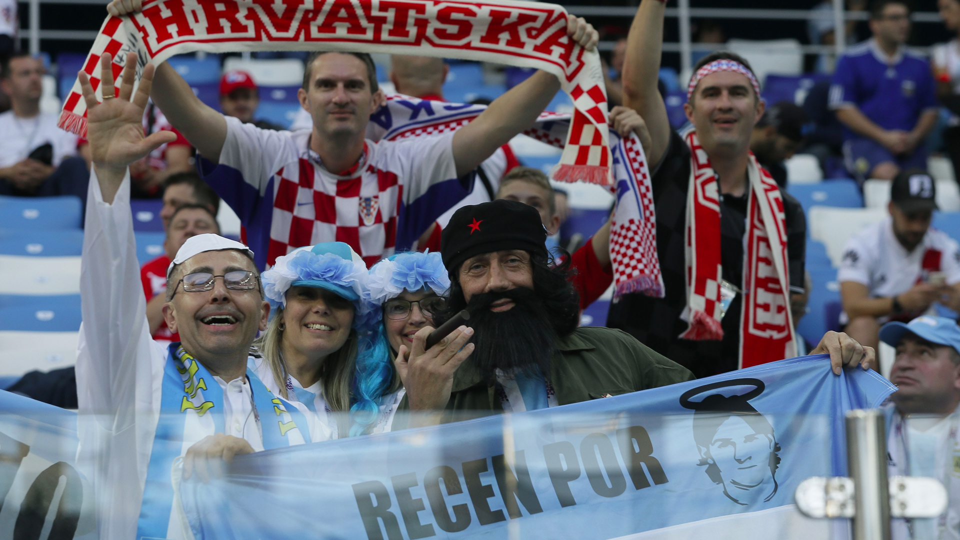 Impone multa FIFA a AFA por cánticos homofóbicos - argentina-aficionados-mundial-rusia-1