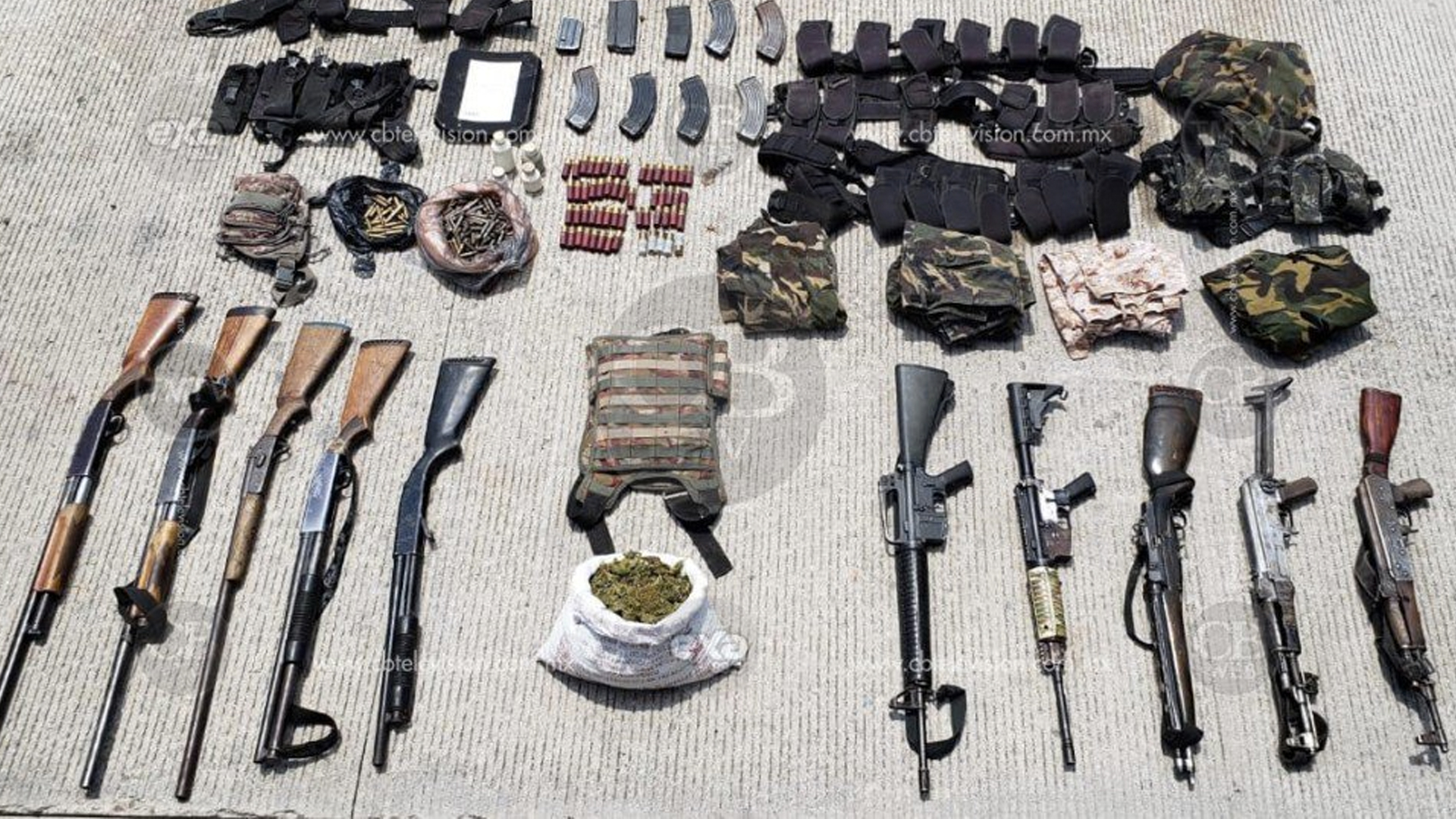 Detienen a 11 presuntos integrantes de los Viagras relacionados con ataque a policías en Michoacán - armas