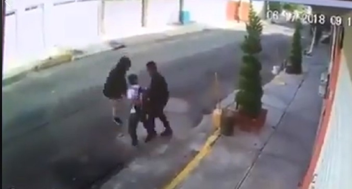 #Video Asaltan a niño de primaria en Iztacalco