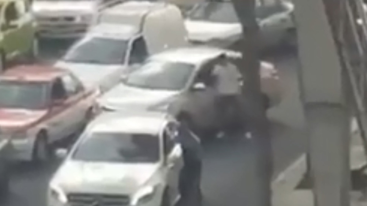 #Video Ladrones asaltan automovilistas cerca del Metro Observatorio