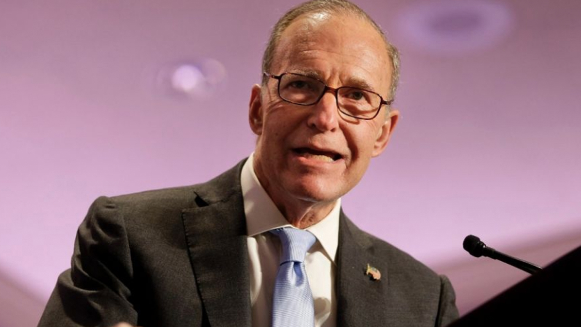 Asesor económico de Donald Trump sufre ataque al corazón