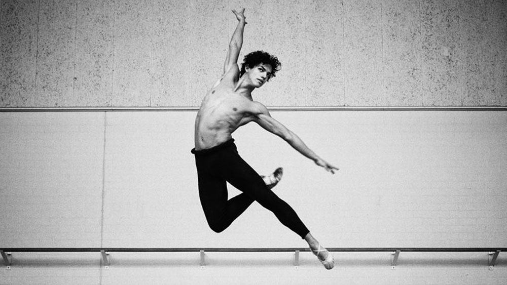 EPN felicita a bailarín mexicano por premio de danza internacional