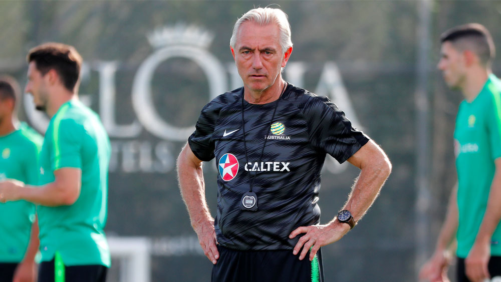 Entrenador de Australia paga sueldo de sus asistentes