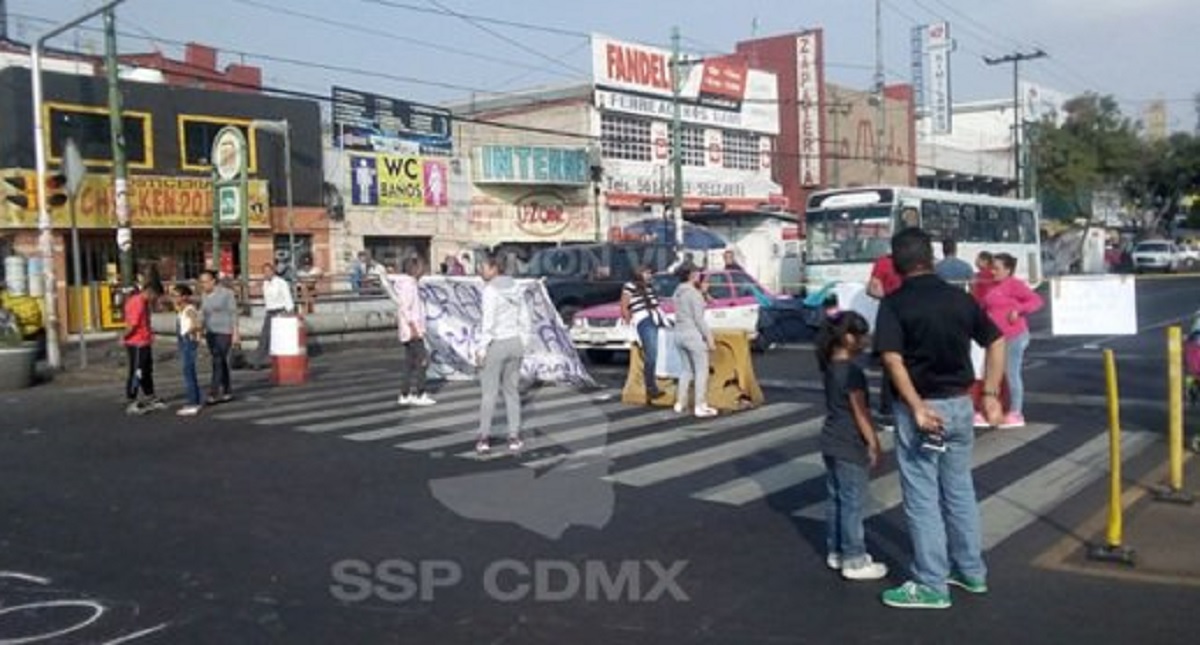 Bloquean Calzada Ermita Iztapalapa por falta de agua - bloquean-calzada-ermita-iztapalapa-por-falta-de-agua