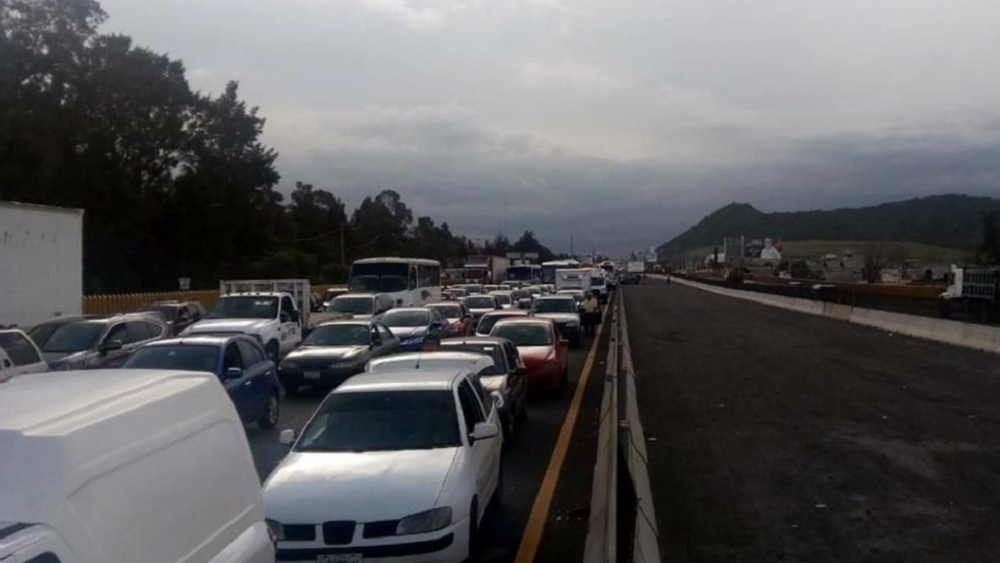 Bloquean manifestantes autopista México-Puebla - bloqueo-mexico-puebla-por-agua-2