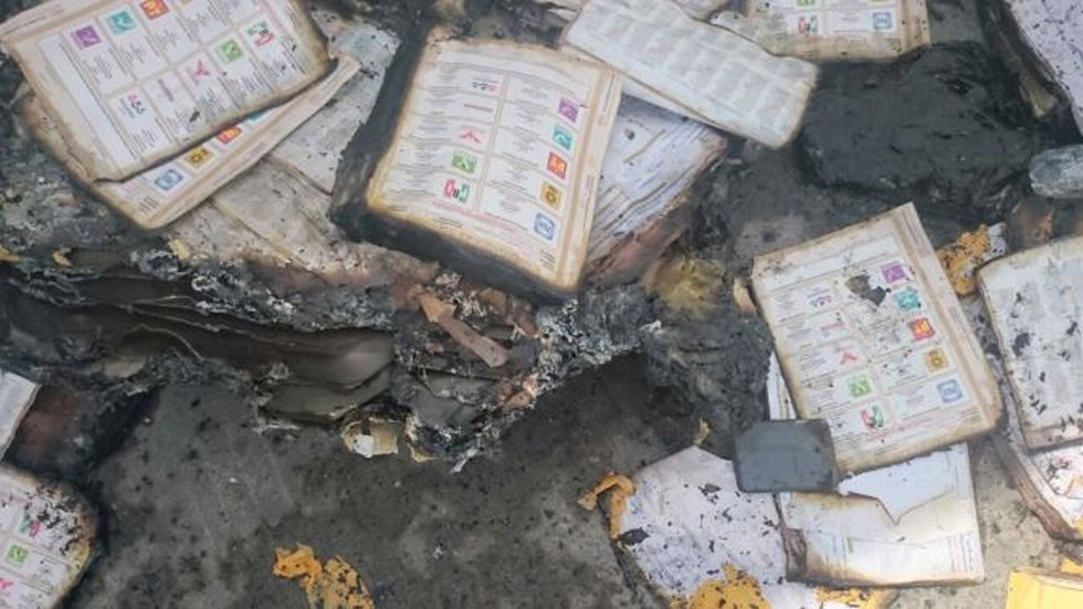 Roban y queman ocho mil boletas electorales en Oaxaca Roban y queman ocho mil boletas electorales en Oaxaca