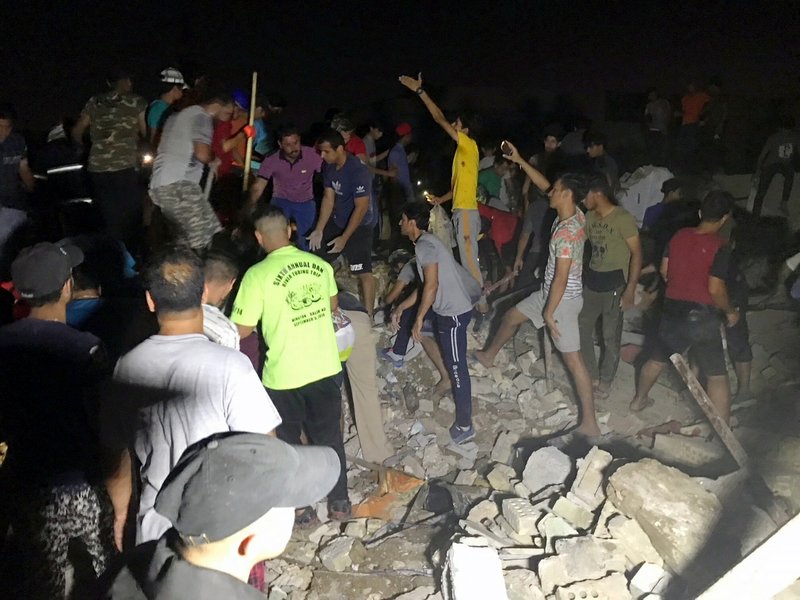 Ataque a bastión de clérigo iraquí deja 20 muertos - bombardeo-irak1