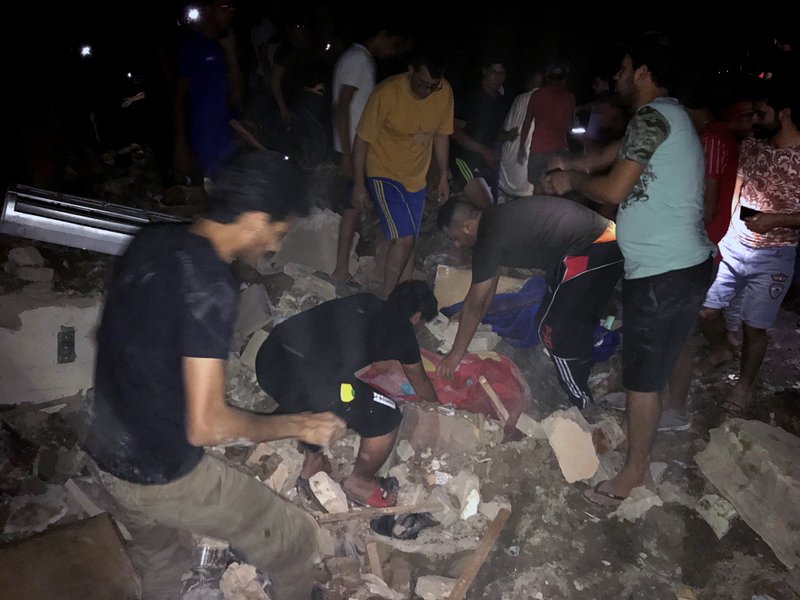 Ataque a bastión de clérigo iraquí deja 20 muertos - bombardeo-irak2