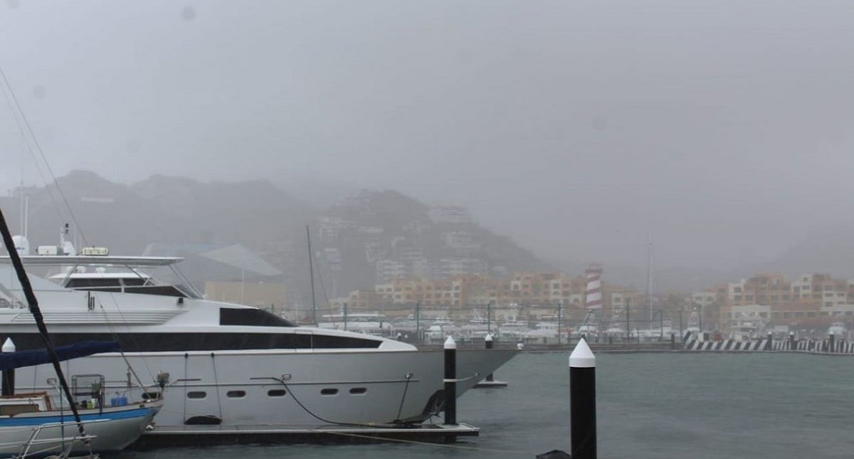 Bud deja un muerto y dos mil refugiados en albergues en Los Cabos