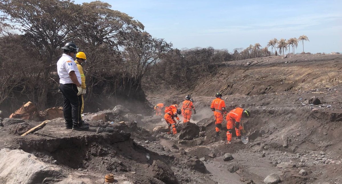Aumenta actividad explosiva en el volcán de Fuego - busqueda-rescate-guatemala-volcan-de-fuego