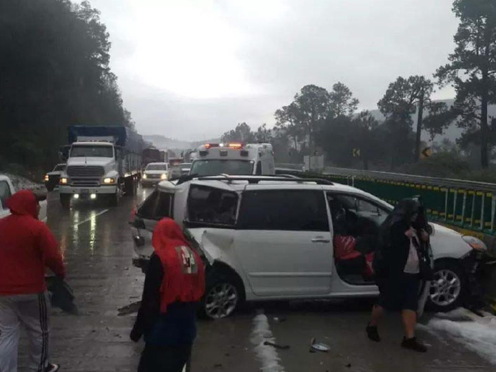 Granizo provoca carambola en la México-Puebla - carambola