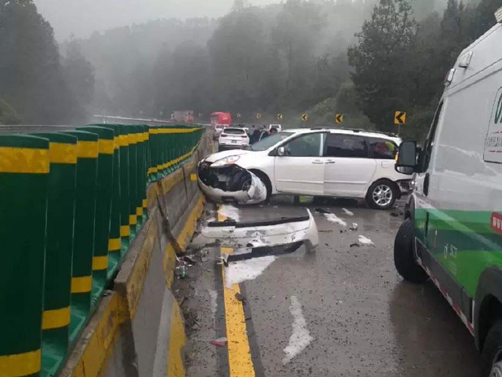 Granizo provoca carambola en la México-Puebla - carambola1