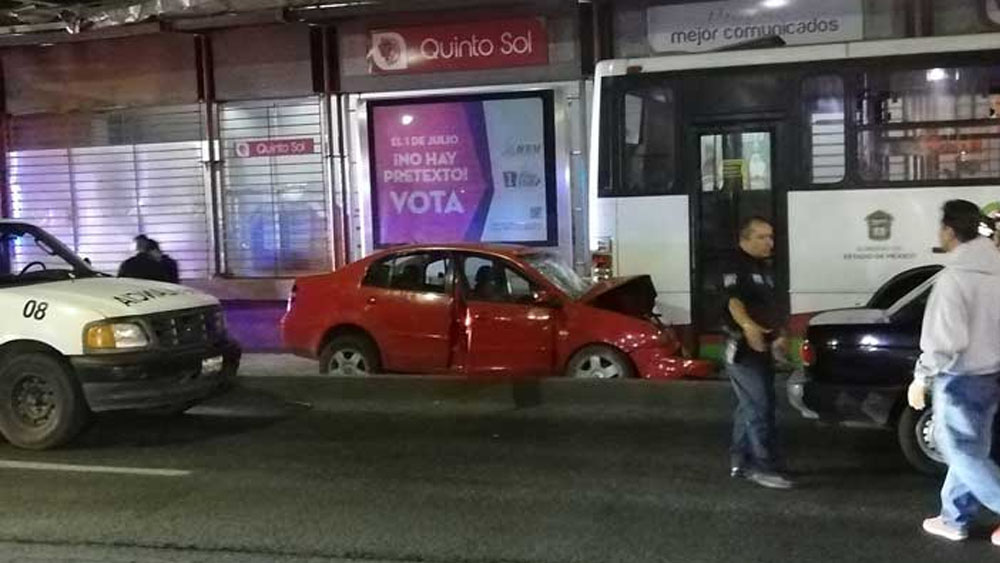 Muere conductor ebrio tras chocar contra Mexibús en Ecatepec