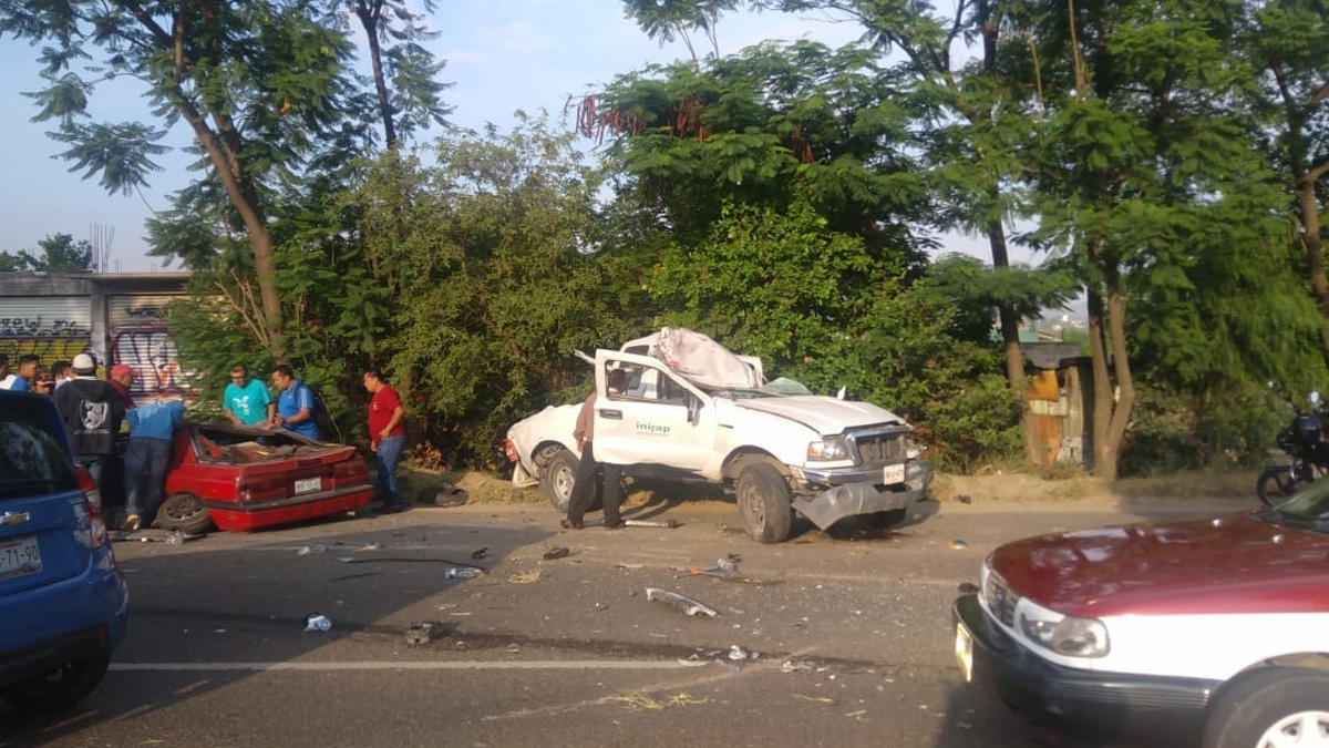 Choque en Oaxaca deja un muerto y siete heridos Choque en Oaxaca deja un muerto y siete heridos