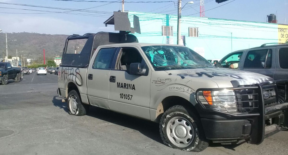 Pobladores agreden a elementos de la Marina en Jalisco - ciudad-guzman-jalisco-semar-marina-3