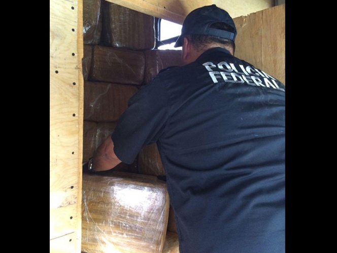 Abandonan tráiler con una tonelada de mariguana en Coahuila - coahuila-camion-mariguana-2