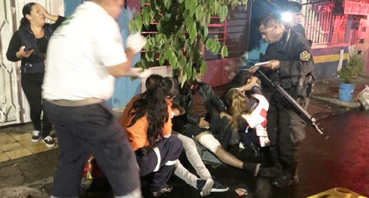 Comando ataca velorio y mata a dos en Guadalajara