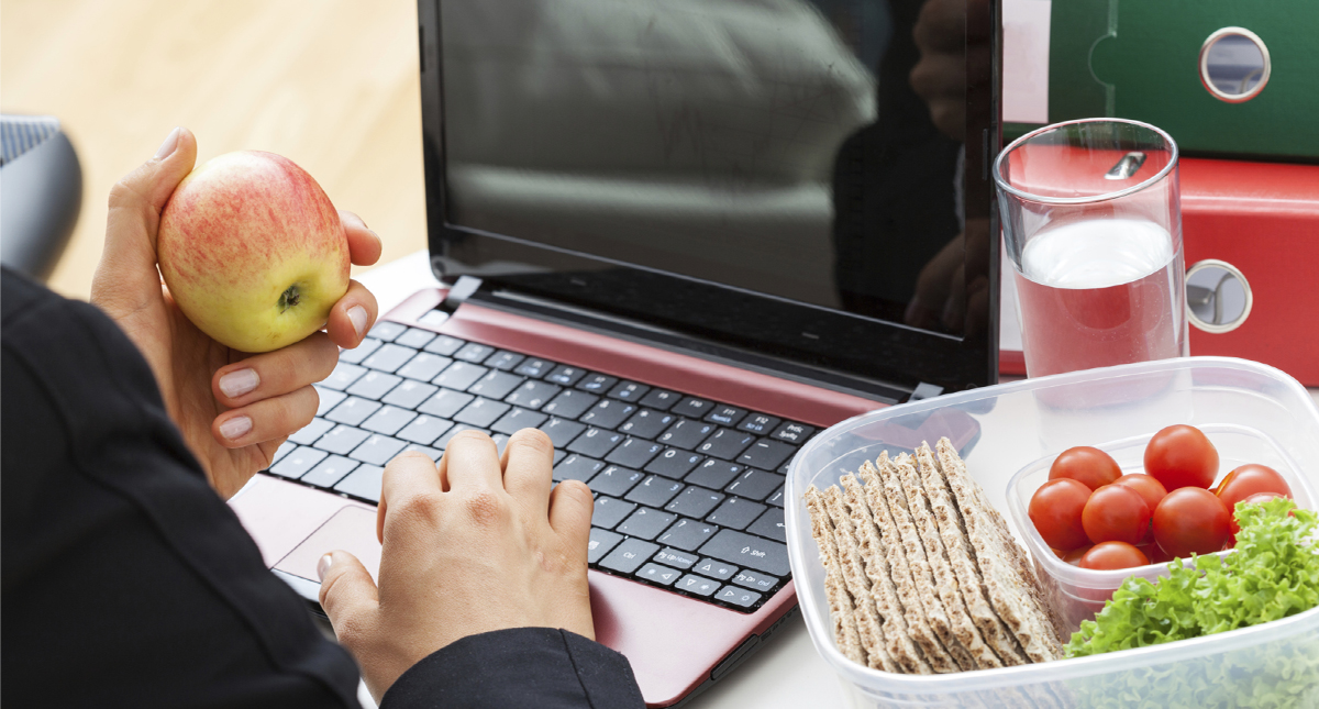 Policía alemana investiga a sujeto por envenenar a compañeros de trabajo - comida-oficina-alimentos