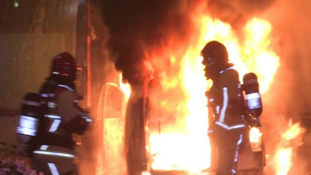 Conductor impacta con camioneta oficinas del periódico De Telegraaf - conductor-impacta-con-camioneta-oficinas-del-diario-de-telegraaf