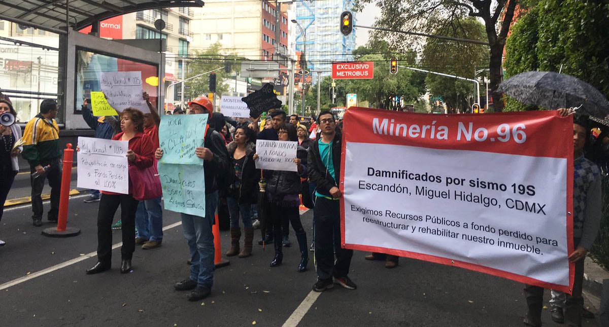 Damnificados por sismo retiran bloqueo en Insurgentes y Xola