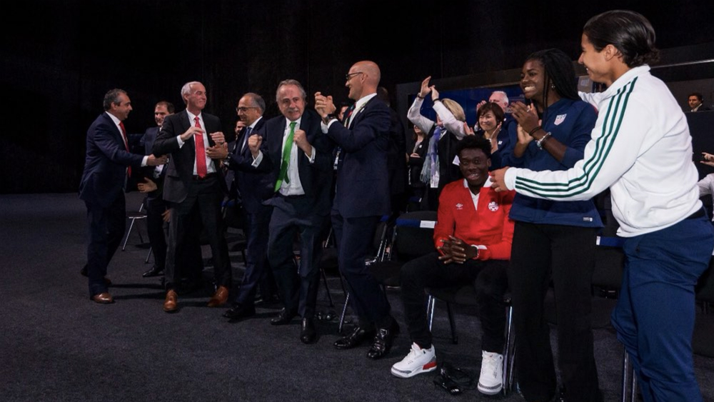 Estadio Azteca inauguraría Mundial 2026 - decio-de-maria-congreso-fifa-2