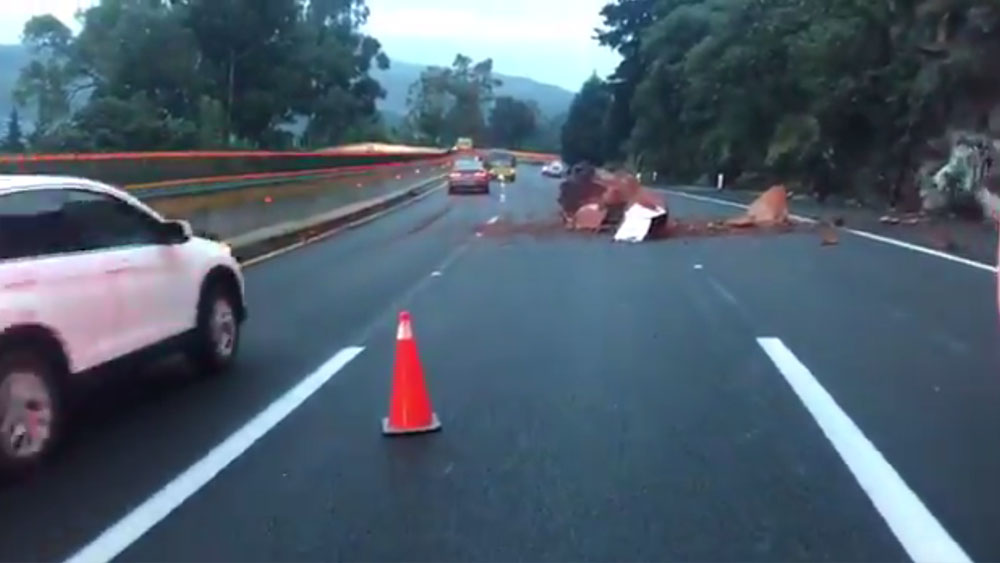 Cierran la Autopista México-Cuernavaca tras derrumbe