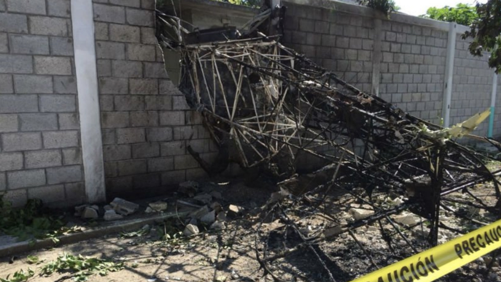 Se desploma avión pequeño en Tabasco y muere el piloto