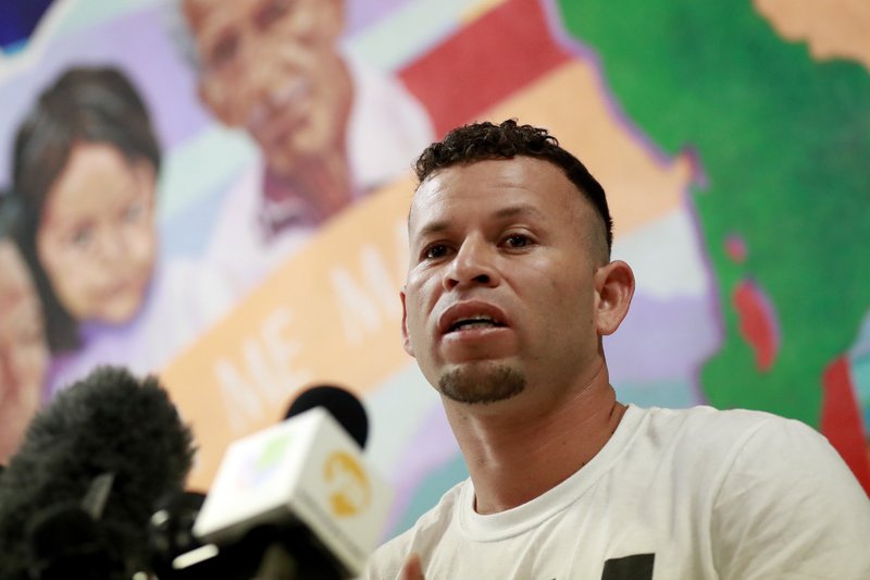 Migrantes en Texas comparten sus historias de detención - detencion-mario