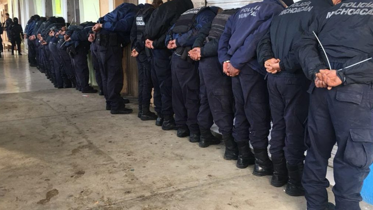 Detienen a toda la policía de Ocampo, Michoacán