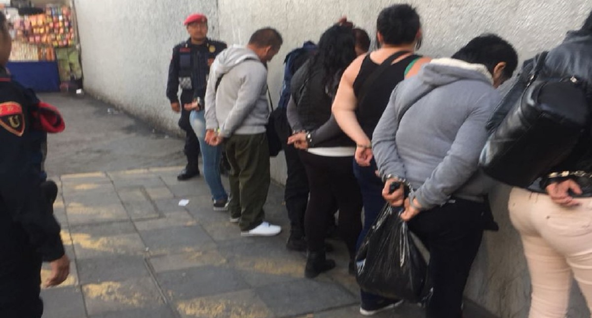 Detienen a seis por asaltar a argentino en Metro Chabacano