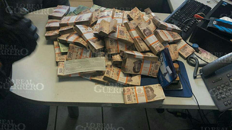 Detienen a tres sujetos con armas y casi tres mdp en Chilpancingo - detienen-a-sujetos-chilpancingo-armas-efectivo-4