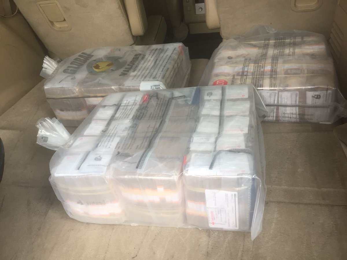 Detienen a dos con 20 mdp en efectivo en Insurgentes - detienen-sujetos-insurgentes-20-millones-pesos-2