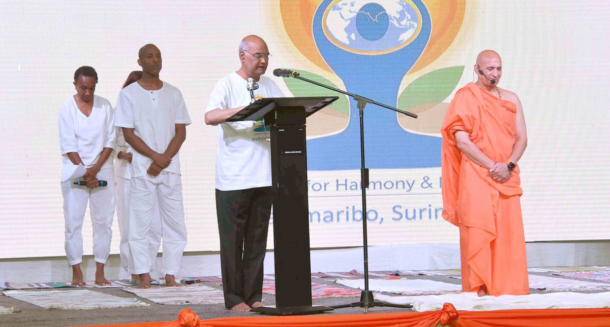 Celebran el Día Internacional del Yoga en India