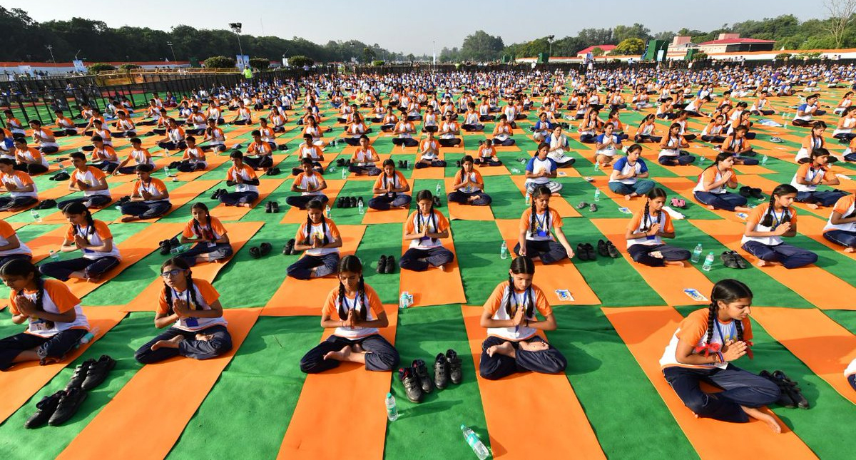 Celebran el Día Internacional del Yoga en India - dia-internacional-del-yoga-india-4