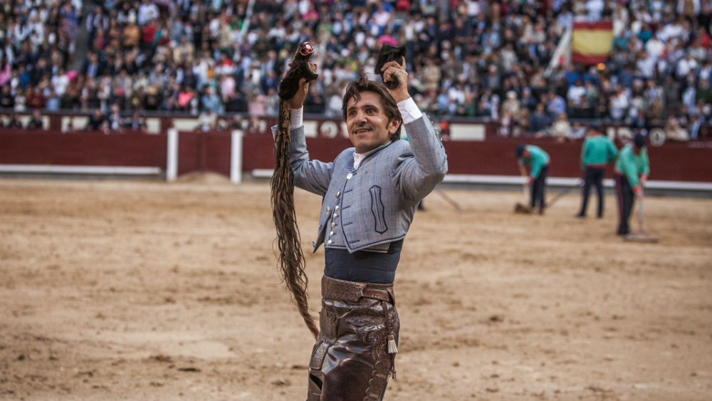Diego Ventura hace historia con cinco orejas y un rabo en Las Ventas
